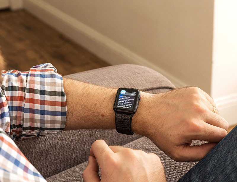 Đồng hồ thông minh Apple Watch S3 GPS, 42mm mặt nhôm, dây cao su màu đen